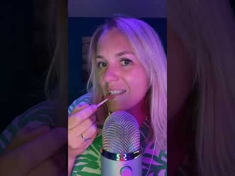 ASMR FR / Je m’applique du gloss #asmrfr #asmr #shortsasmr