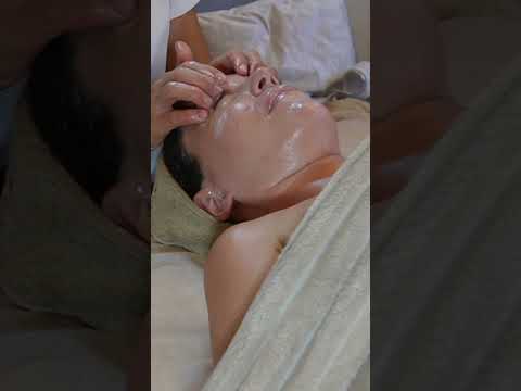 Masaje de rostro 💆‍♀️✨ #massage #masaje #facial #facialmassageasmr #short #relax #skincare