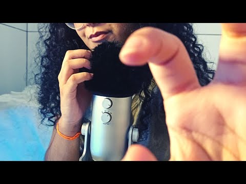 ASMR- CARINHO NOS SEUS OUVIDOS/ Escova/Sons de boca e movimentos com as mãos