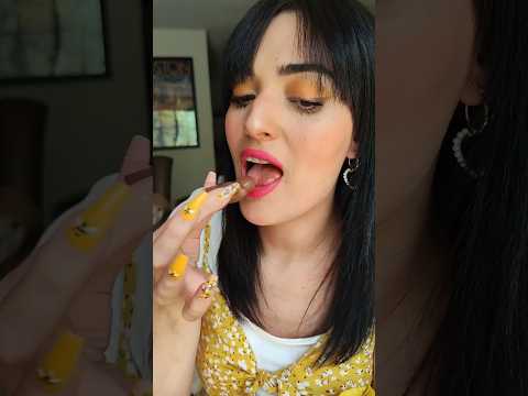 4 cosas de PASCUA en color 💛 #asmr #shorts #lindt #russellstover #brachs #ghirardelli #chocolate