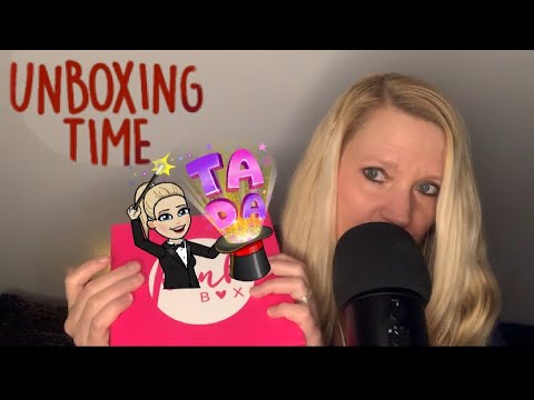 [ASMR] german/deutsch Unboxing Pink Box - whispering & Sounds to trigger your tingles 💆🏼‍♀️