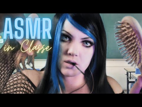 Ragazza Goth in Classe fa ASMR su di TE e TI FA RILASSARE PROFONDAMENTE | Brushing, Scalp Massage