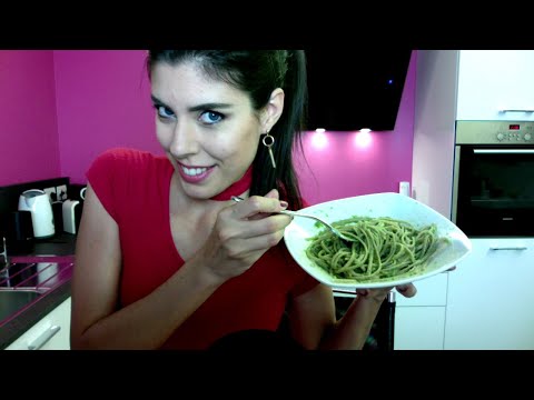 ASMR ita -  🍝 Ceniamo Insieme LIVE · Eating PASTA al PESTO (Whispering)