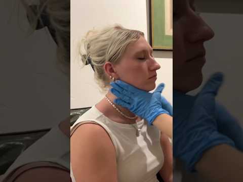 My first time using rubber gloves and I love the sounds 🖐️ #asmr