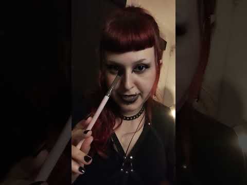 Amiga GÓTICA te maquiando 🦇💋 #asmr #asmrsounds