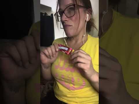 Who else likes airheads?? #asmr #chewingsounds