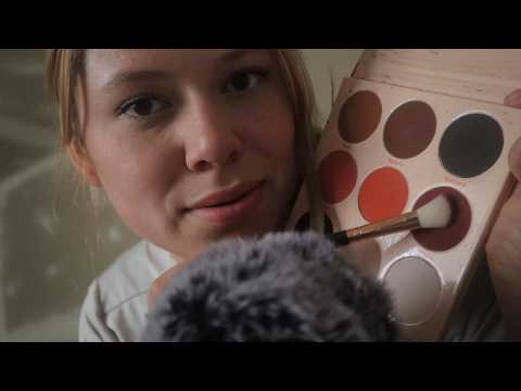 ASMR - MAQUILLANDOTE LOS OJOS (MUY CERQUITA A TI)