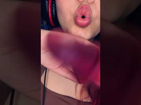 Te aplico labia 💄💋 #asmr #relax #visualtingle #asmrcommunity #youtubeshorts #youtube #mouthwhisper