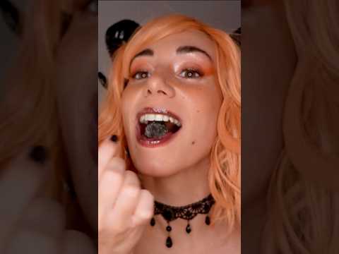 ASMR 🎃👻 comiendo dulces de Halloween 🖤🧡 Roleplay en Español 🌙 #asmr  #shorts  #short