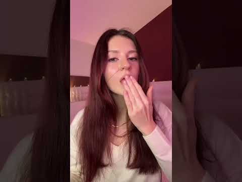 ASMR POV: hai lo schermo rotto 😑 #asmr #asmrsounds #asmrvideo #asmrcommunity #asmrmouthsounds