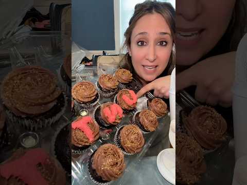 ASMR Cupcakes Mystery #Cake #cupcake #mukbang #eatingsounds #asmr