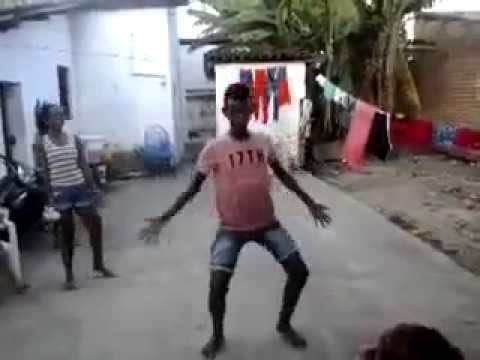 Menino dançando e o pintinho piu kkk
