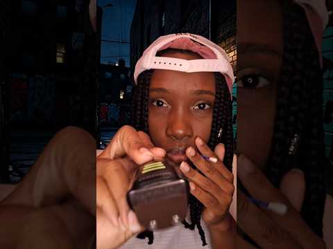 ASMR - Corte de cabelo no beco ☠️ #asmr #pov #shortsvideo #shorts