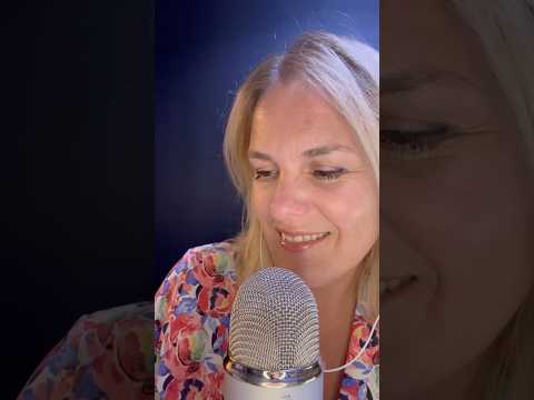 ASMR FR / Je te pose plein de questions #asmrfr #shortsasmr #asmrshorts