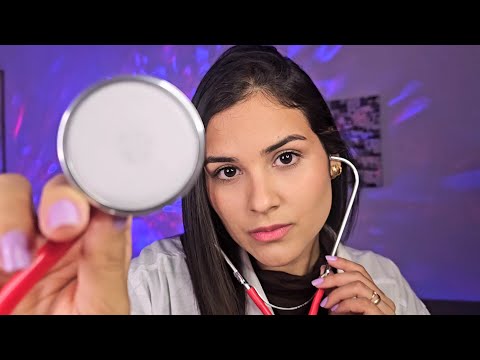 ASMR MÉDICA TE EXAMINA POR INTEIRO | Check up Geral-olhos,ouvidos e coração👩‍⚕️