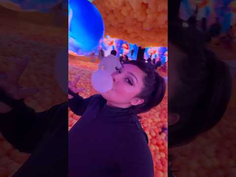 BUBBLE ASMR | blowing bubble gum popping at BALLON MUSEUM