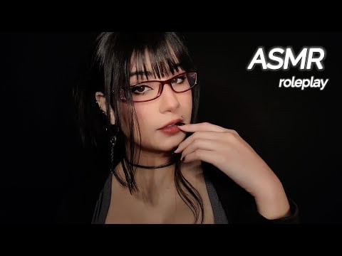 ASMR | CHEFE CIUMENTA TE MIMANDO 🖊️📃 (voz suave)