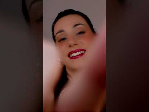ASMR IT'S OKAY ❤️‍🩹💤 Toco tu carita y susurros reconfortantes para dormir #asmr #shorts #short
