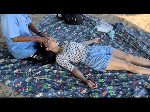 ASMR BEACH MASSAGE / THAI FOOT BACK HEAD MASSAGE with sounds of sea waves FOR TOURISTS