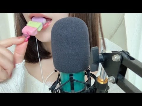 ASMR 凍らせたハイチュウとピックを食べる音　Sound of eating frozen Hi-Chew