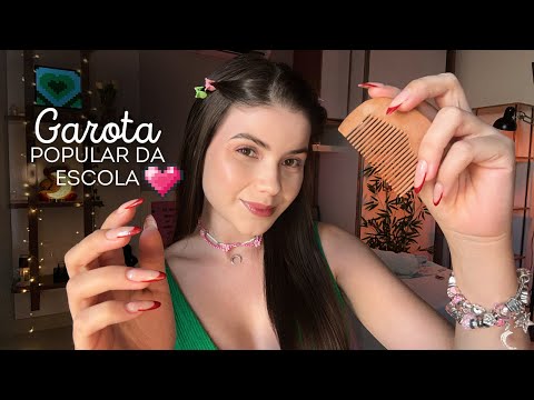 ASMR | GAROTA POPULAR SENTA ATRÁS DE VOCÊ NA ESCOLA 💖