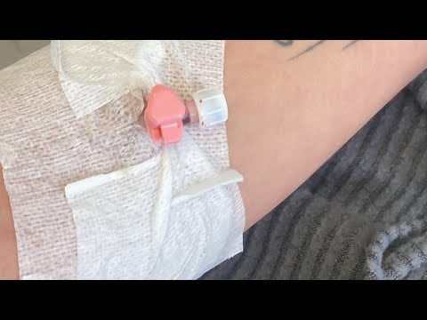🌸VLOG🌸 sono stata al PRONTO SOCCORSO 🏥 🩹 ,lastra al piede+ analisi del sangue🩸, e dottoressa 👩‍⚕️ 