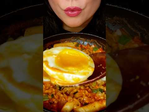 Carbonara Buldak Noodles with runny eggs #asmr #buldak #eggs #koreanfood #mukbang