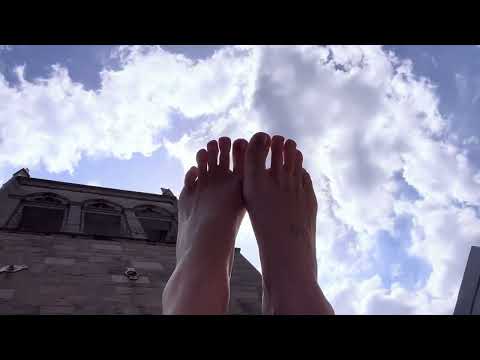 ASMR bare feet in the heat