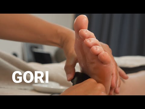 ごりごり足つぼ | ダイエットに成功した女性 [左足] | 20代女性