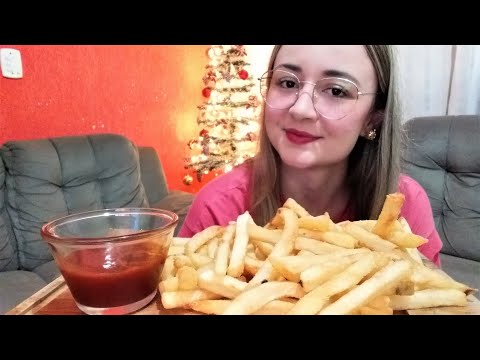 ASMR MUKBANG: BATATA FRITA E SOBREMESA SURPRESA (SUSSURROS / SONS DE MASTIGAÇÃO)