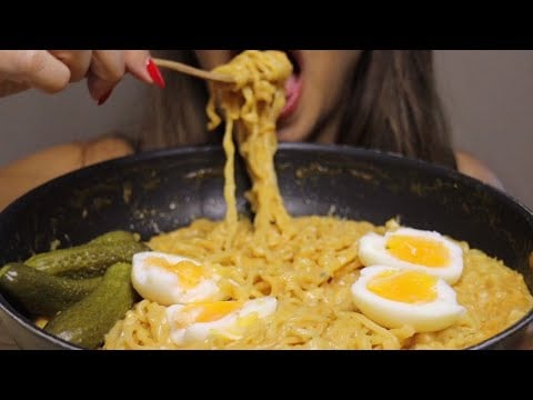 DELICIOUS CREAMY KIMCHI NOODLES YOLK EGGS PICKLES ASMR MUKBANG #asmr #mukbang #noodles #kimchi #eggs