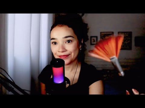 ASMR Acariciando seu rosto com pincel | voz baixinha e chuva de verdade 😴☔️