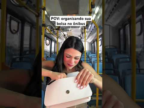POV: organizando sua bolsa no ônibus #asmr #humor #comedia #shorts