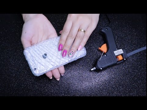 (ASMR) Fazendo uma Capinha de Celular com Cola Quente ✂️ DIY #sussurros #falasuave