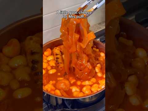 Trying to sleep but Asian mom is making cheesy tteokbokki #food #eating #corndog