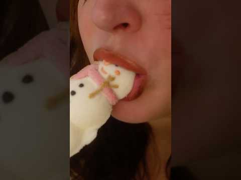 Christmas Marshmallow Candy 🍬 Close-Up No Talking  #asmr #eatingsounds #eatingasmr #mouthsounds
