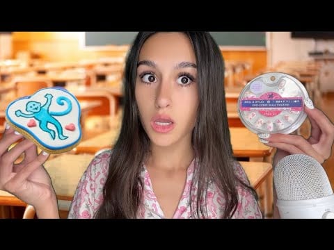 ASMR| Preppy girl does YOUR nails in CLASS?😳