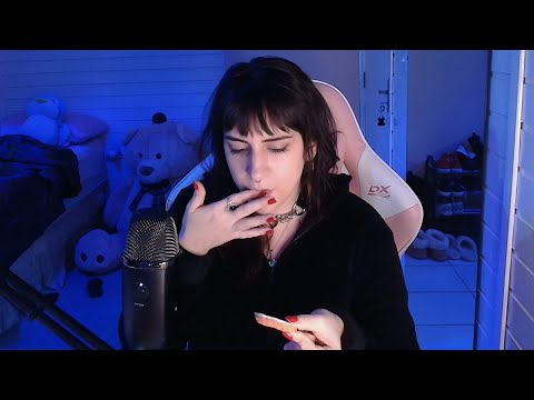 ASMR • Provando Doces e Salgadinhos Estranhos