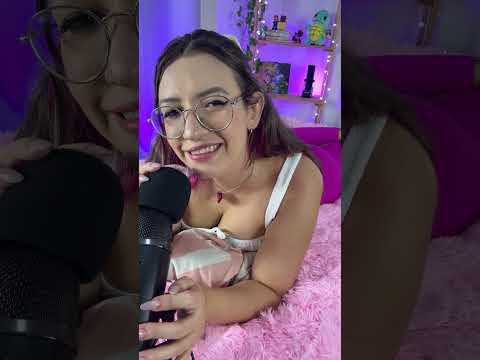 Só o mic pra aguentar tanto pump! 😅🎤 #asmr #mouthwhisper #fabricscratching #relax #tingles