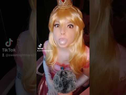 Blowing Bubbles as Peach 👑💖 #asmr #asmrchewing #chewingsounds #bubblegum #asmrgum #princesspeach