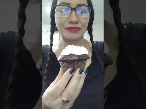 ONE TIME BITE CUP CAKE#everyone#mukbang #food #eating #cupcake  #shortsfeed