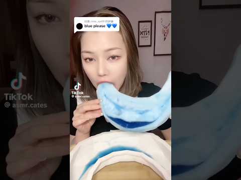 Yummy😋🧊 #iceeating #short #mukbang #eatingasmr #asmr #hairstyletutorial #makeuptutorial