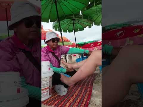 Fenomenal masaje en una playa de Tailandia 🇹🇭 #beach #masaje #massage #relaxing #short