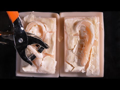 ASMR No way, do you peel in that way? (Subtitles, ear cleaning)