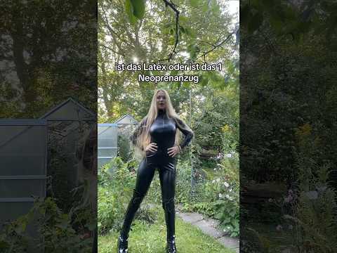 Ist mein Anzug aus Latex oder aus Neopren? 😋