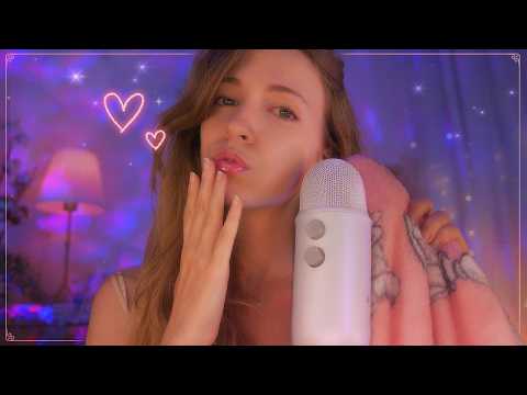 ASMR BESITOS 💋 Tu amiga tímida te prepara para DORMIR 💕 Después de un día difícil 🌙✨