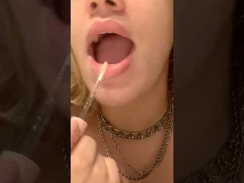 Asmr chaotic passando gloss em você