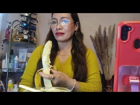 NO CHEWING BANANA WITH JALAPENO HOMMUS CREAM