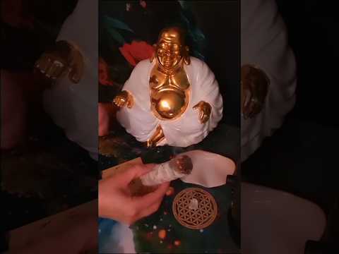 Je procède à la purification de mes bracelets et pierres naturelles.( une première pour moi)