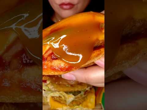 McDonald’s double cheeseburger #asmr #mcdonalds #burger #food #eat